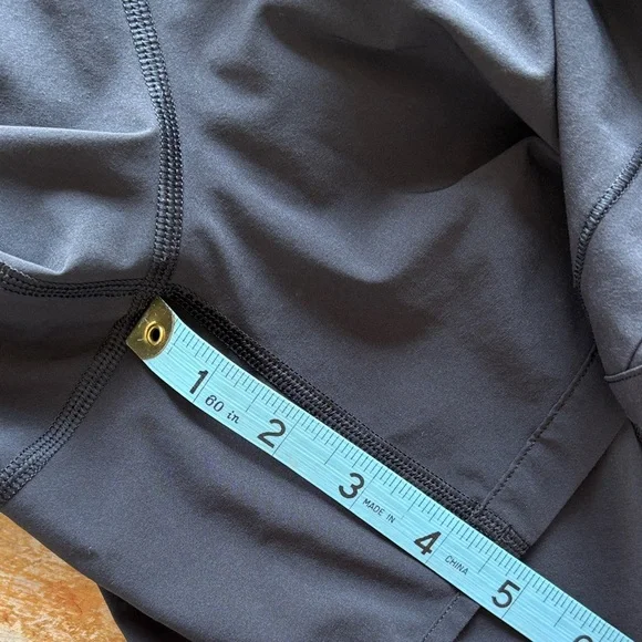 Lululemon Women’s Athletic Shorts size 6 - Picture 8 of 9